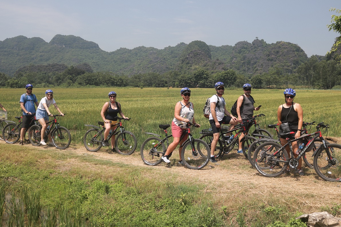 Bike Ride Hanoi 1 Day But Thap Bat Trang